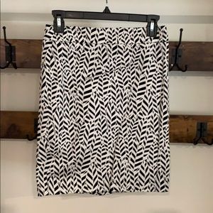 Loft cute work skirt! Black / white pattern